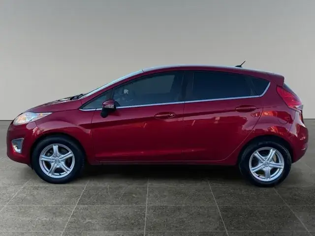 Ford Fiesta 2011 photo 2