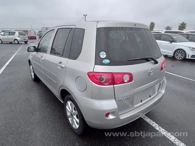 Mazda Demio 2005 photo 3