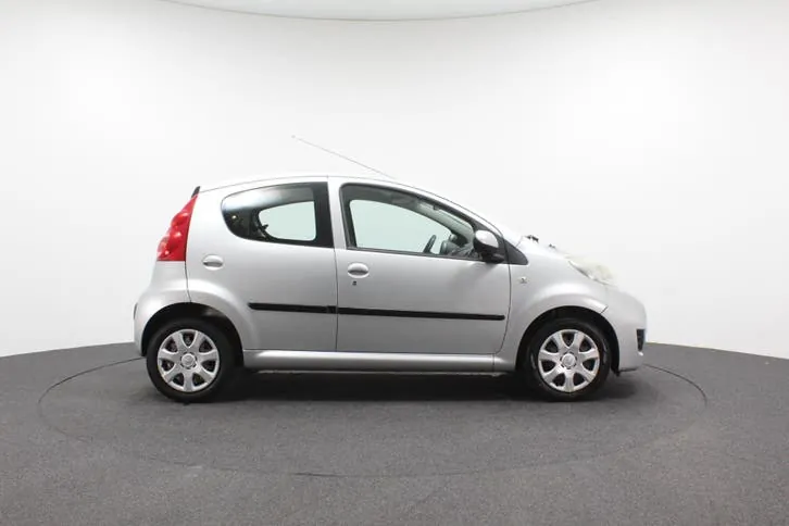 Peugeot 107 2011 photo 3