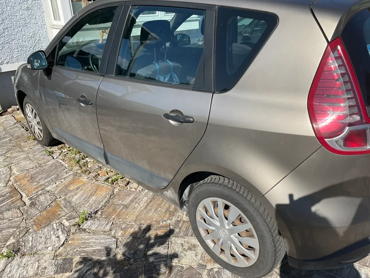 Renault Scenic 2010 photo 3