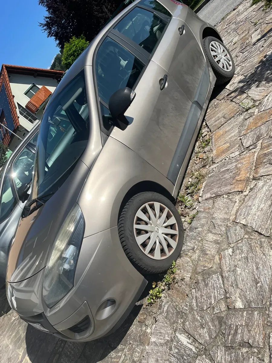 Renault Scenic 2010 photo 2