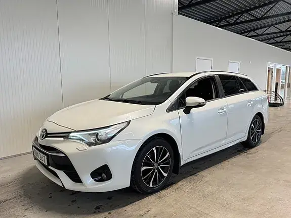 Toyota Avensis 2018 photo 4
