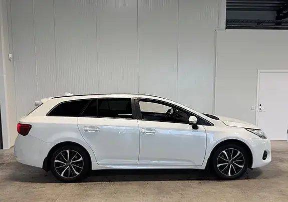 Toyota Avensis 2018 photo 2