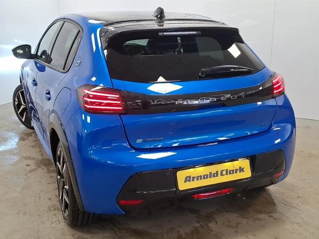 Peugeot E-208 2026 photo 2