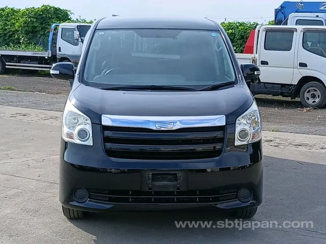 Toyota Noah X Selection 2007 photo 2