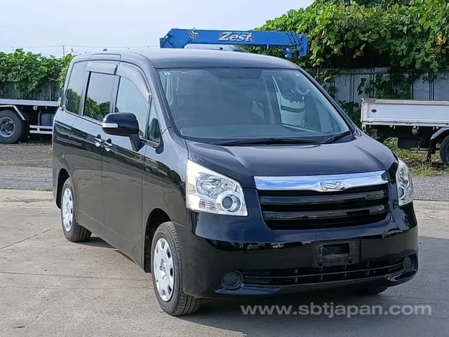 Toyota Noah X Selection