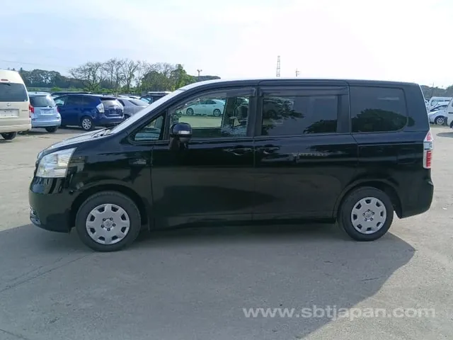 Toyota Noah X Selection 2007 photo 4