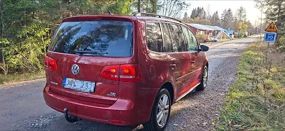 Volkswagen Touran 2011 photo 4