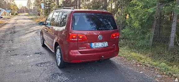 Volkswagen Touran 2011 photo 3