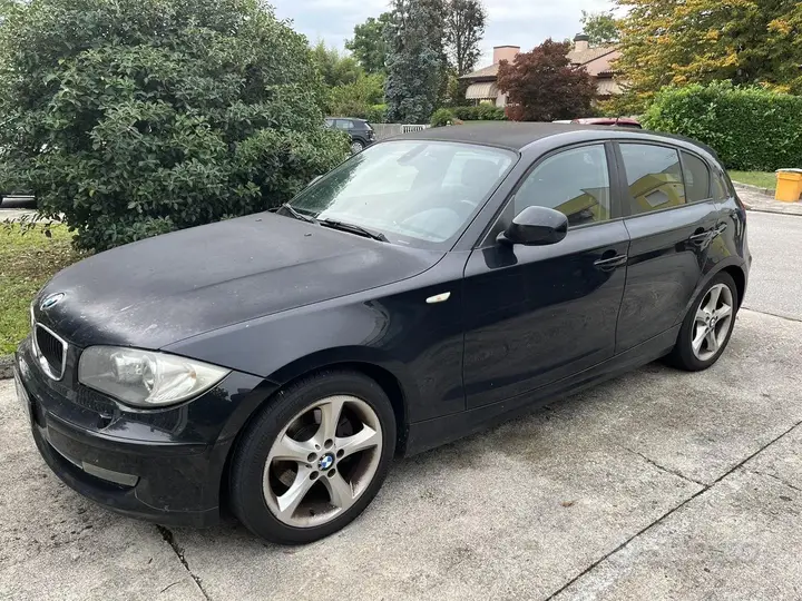 BMW 118D 2010 photo 2