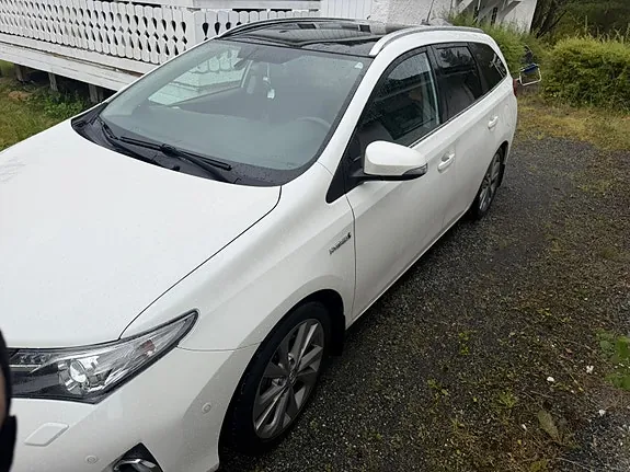 Toyota Auris 2013 photo 3