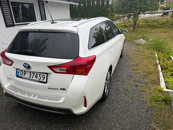 Toyota Auris 2013 photo 2