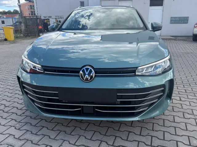 Volkswagen Passat Variant 2025 photo 2