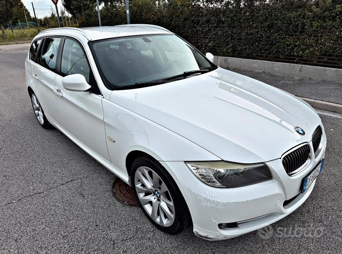 BMW 3 Series 2010 photo 2