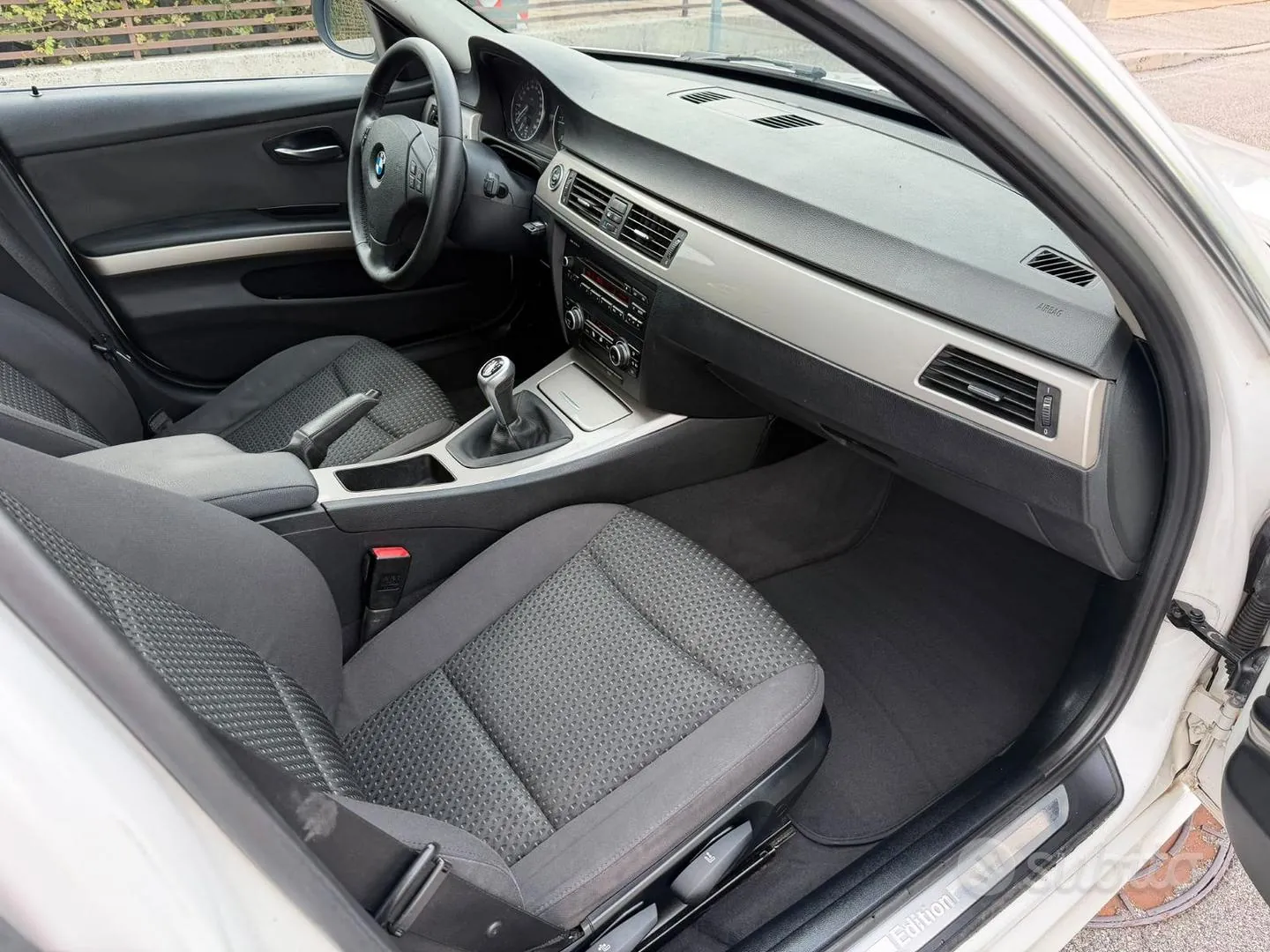 BMW 3 Series 2010 photo 5