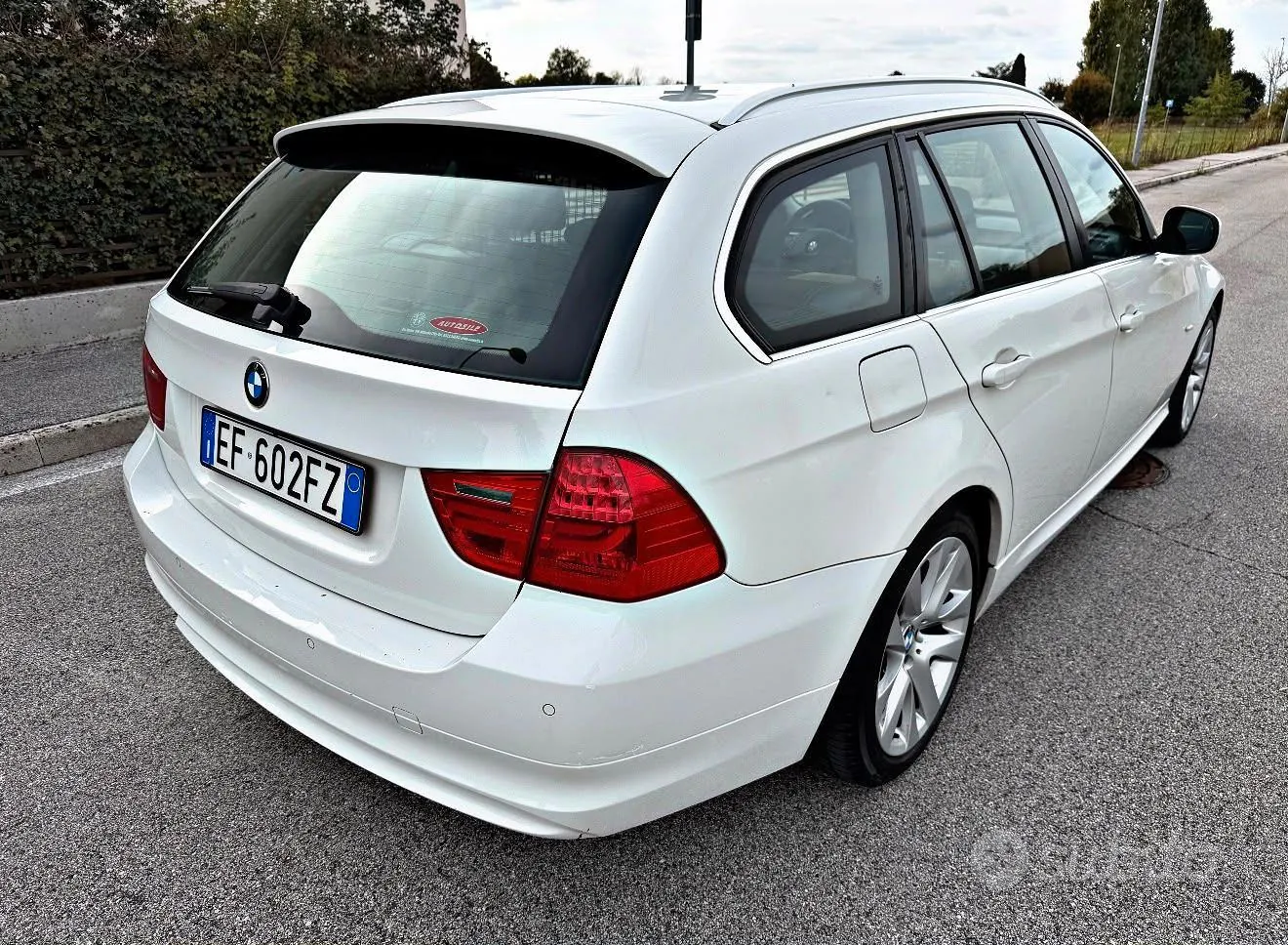 BMW 3 Series 2010 photo 4