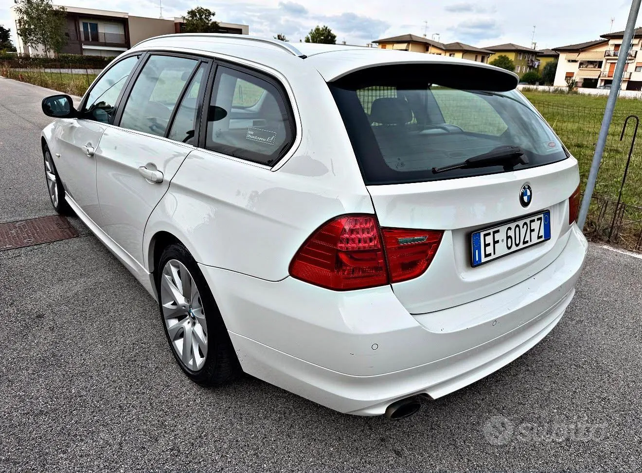 BMW 3 Series 2010 photo 3