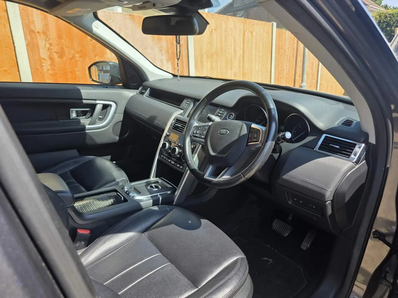 Land Rover Discovery Sport 2018 photo 3