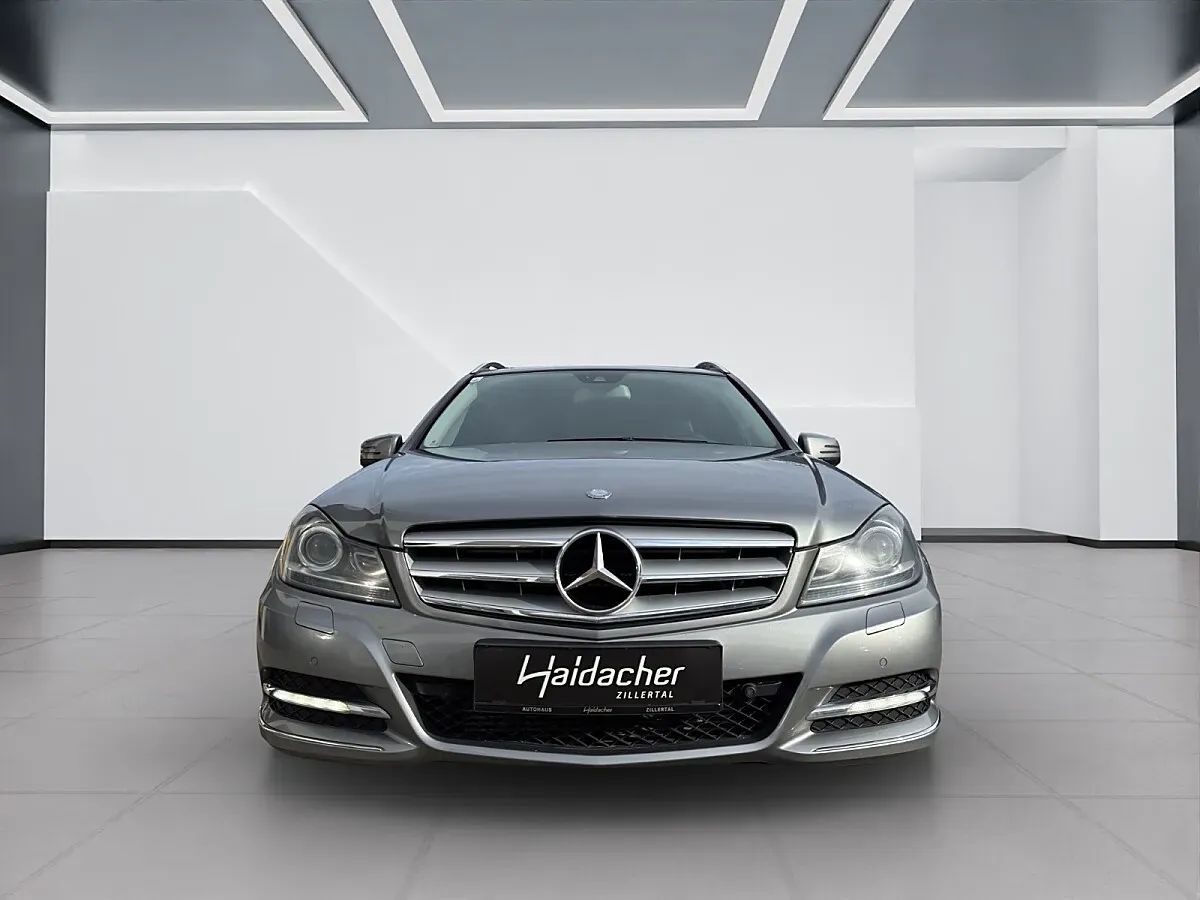 Mercedes-Benz C-Class 2011 photo 3