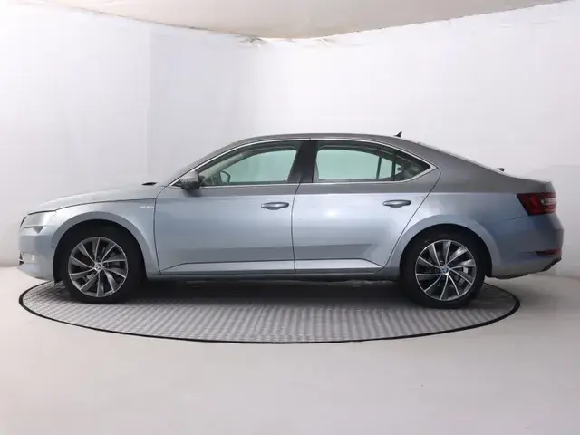 Skoda Superb 2016 photo 2