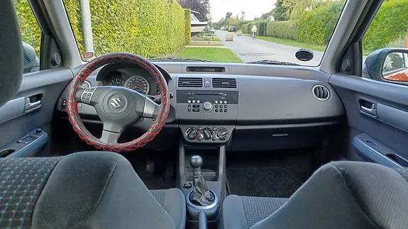 Suzuki Swift 2007 photo 5