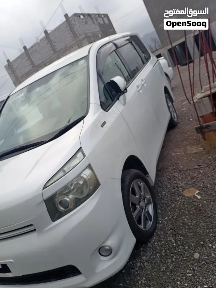 Toyota Voxy 2008 photo 4