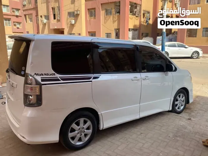 Toyota Voxy 2008 photo 5