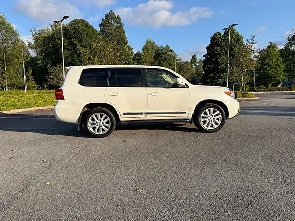 Toyota Land Cruiser 2013 photo 4