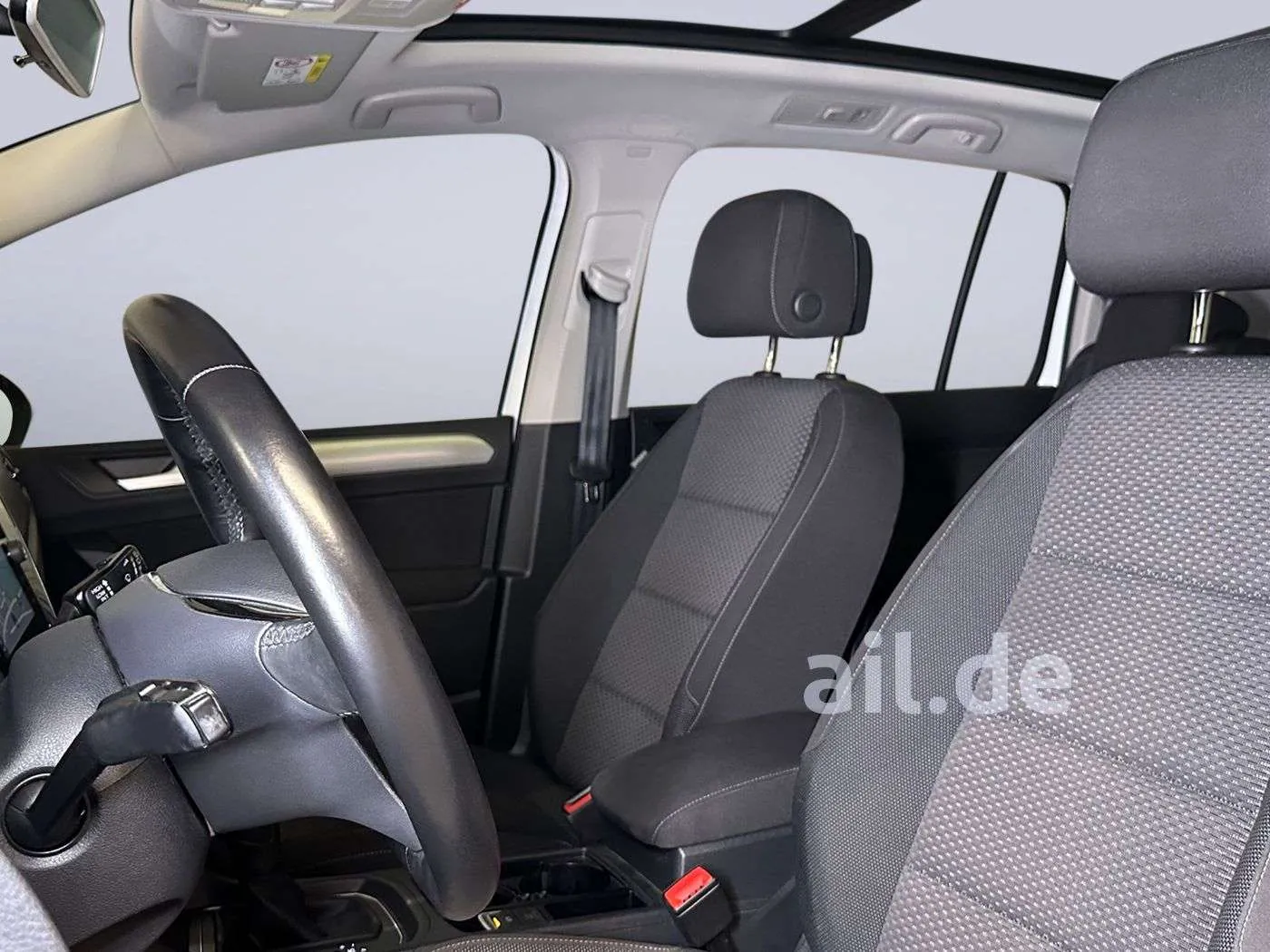 Volkswagen Touran 2021 photo 2