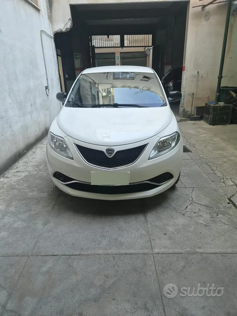 Lancia Ypsilon