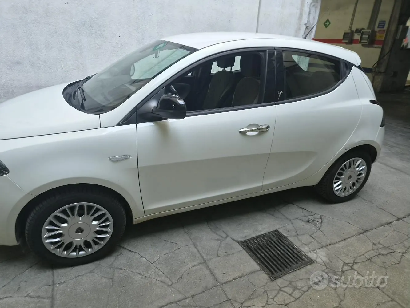 Lancia Ypsilon 2016 photo 2