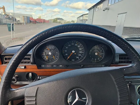 Mercedes-Benz 280 Se 1975 photo 4