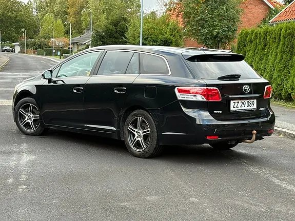 Toyota Avensis 2009 photo 2