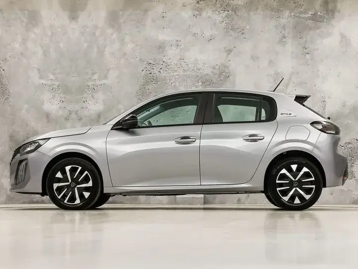 Peugeot 208 2025 photo 2