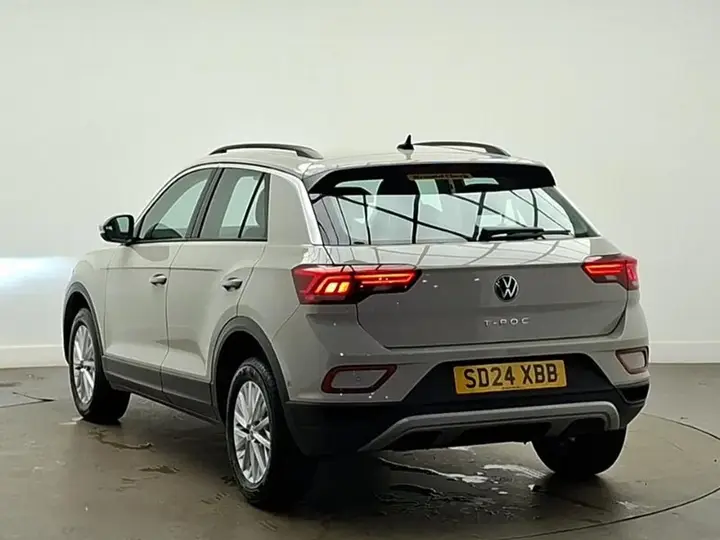 Volkswagen T-Roc 2024 photo 2