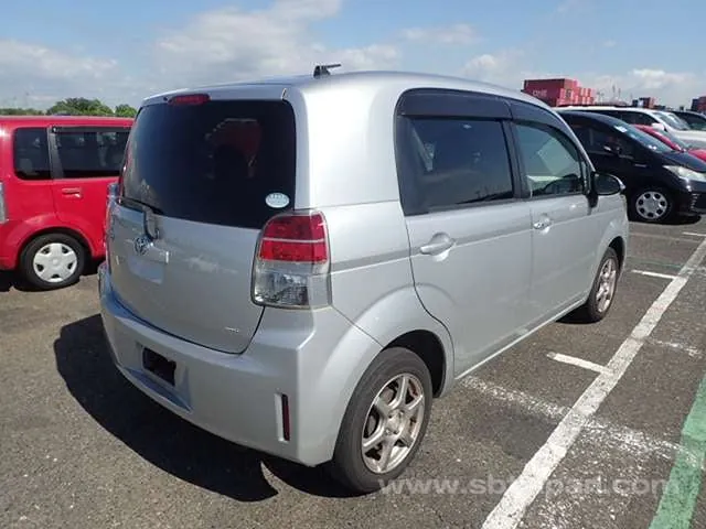 Toyota Spade F 2014 photo 4