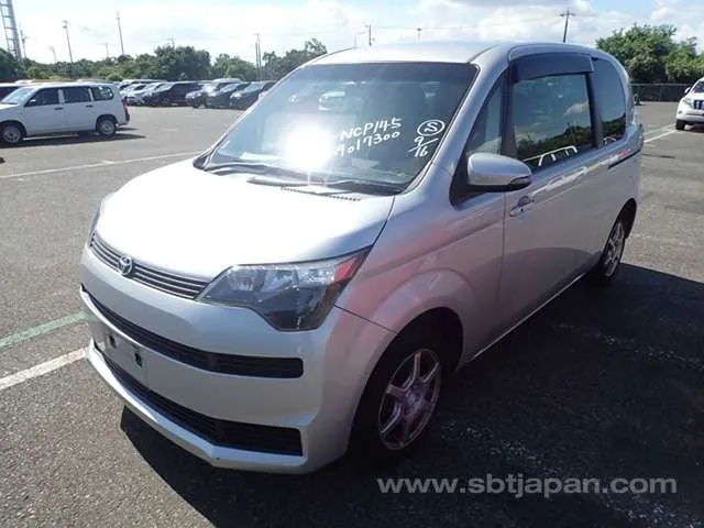 Toyota Spade F 2014 photo 2