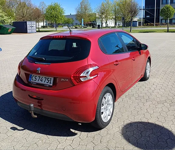 Peugeot 208 2013 photo 4