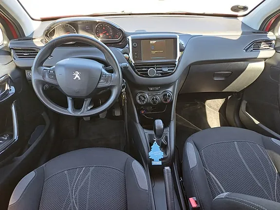 Peugeot 208 2013 photo 3