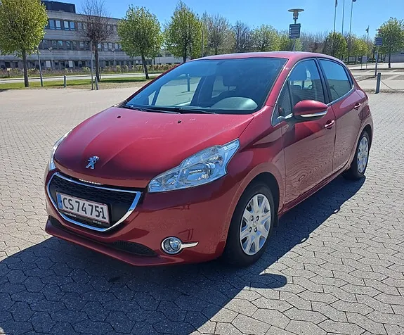 Peugeot 208 2013 photo 2