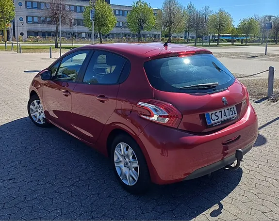 Peugeot 208 2013 photo 5