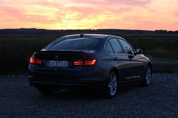 BMW 320I 2013 photo 4