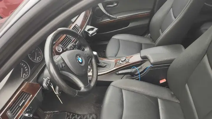 BMW 3 Series 2011 photo 5