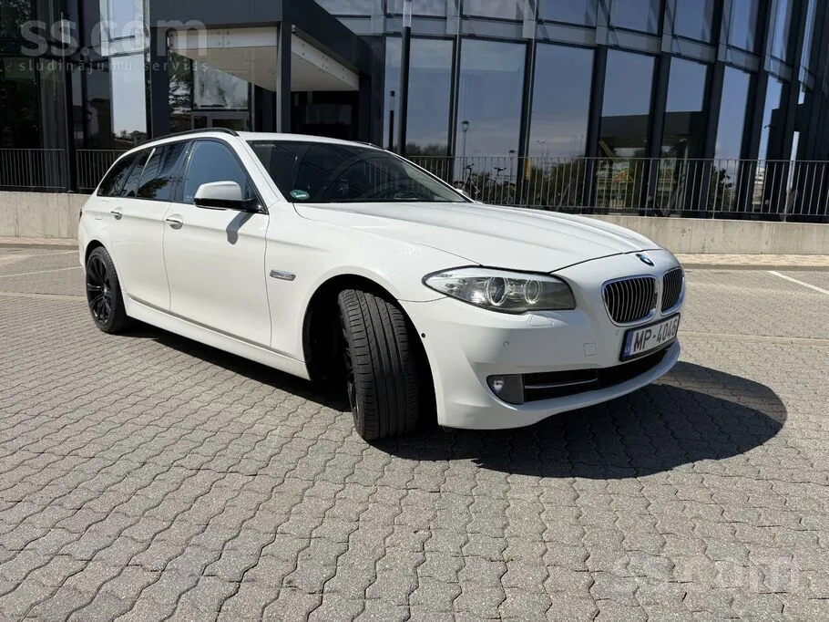 BMW 530D Touring 2011 photo 3
