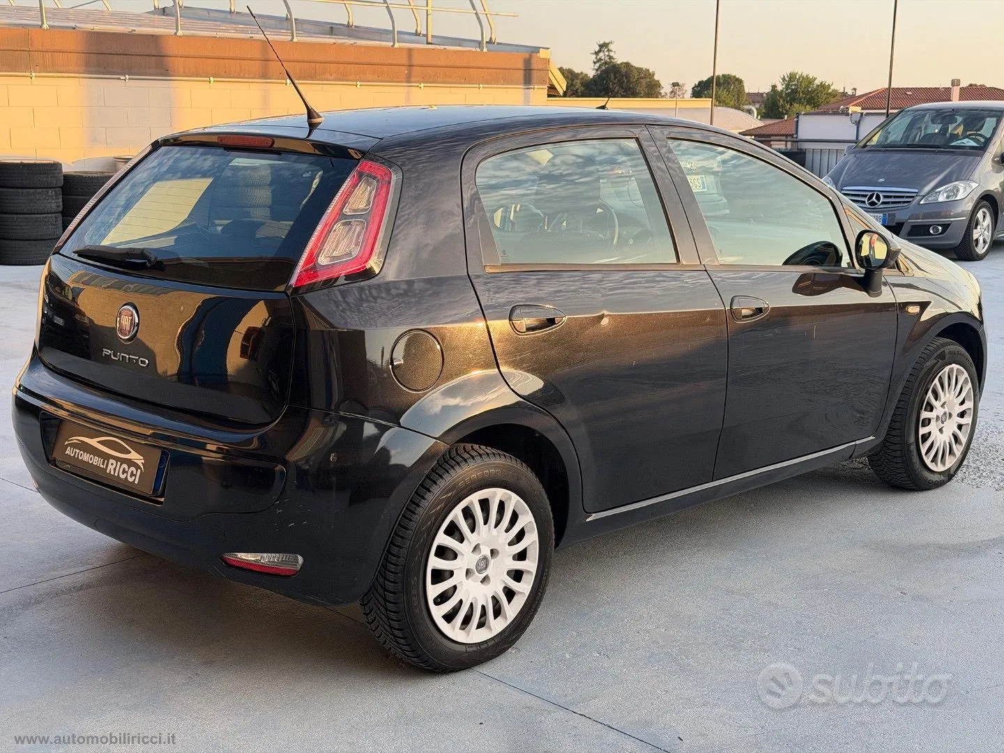Fiat Grande Punto 2011 photo 4
