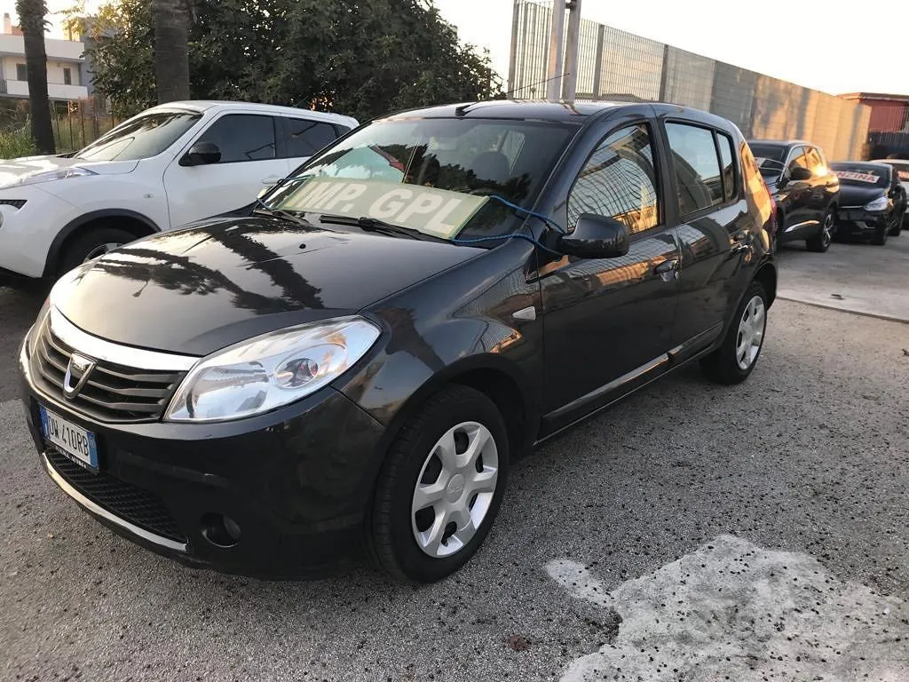 Dacia Sandero 2009 photo 3