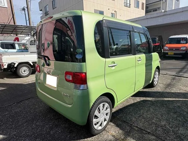 Daihatsu Tanto 2012 photo 5