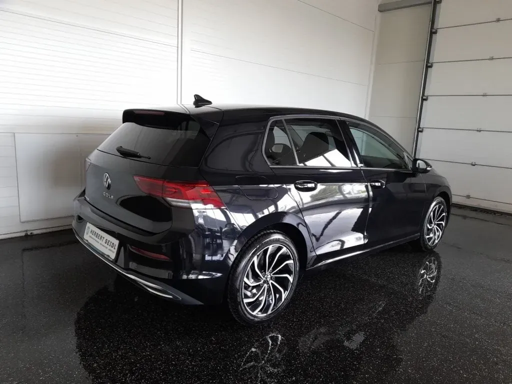 Volkswagen Golf 2022 photo 2