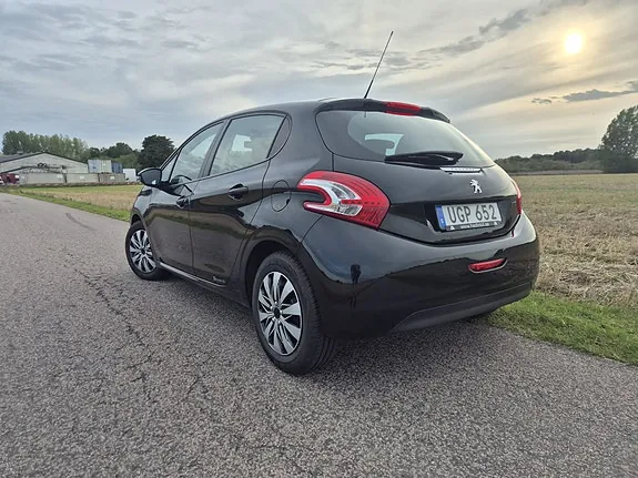 Peugeot 208 2014 photo 2