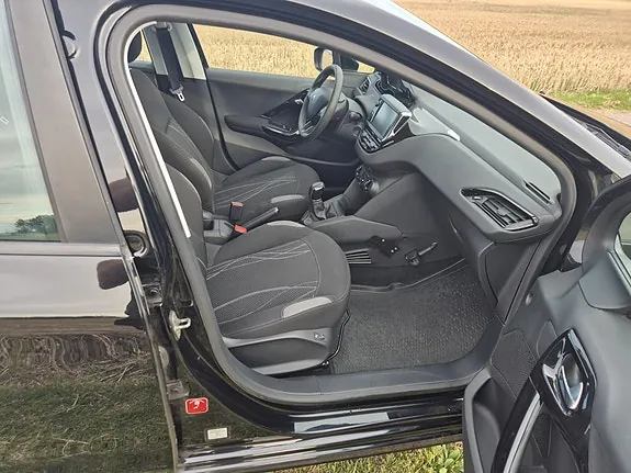 Peugeot 208 2014 photo 5